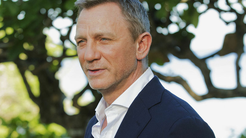  Daniel Craig Reveals the One Rule He Follows for Picking Roles After James Bond